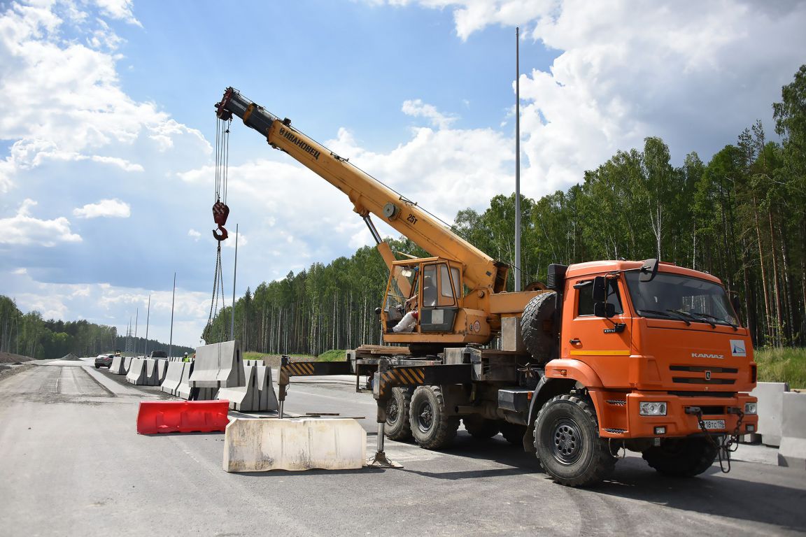 Финальный участок Екатеринбургской кольцевой автодороги готов на две трети.  Фото - «Уральский рабочий»